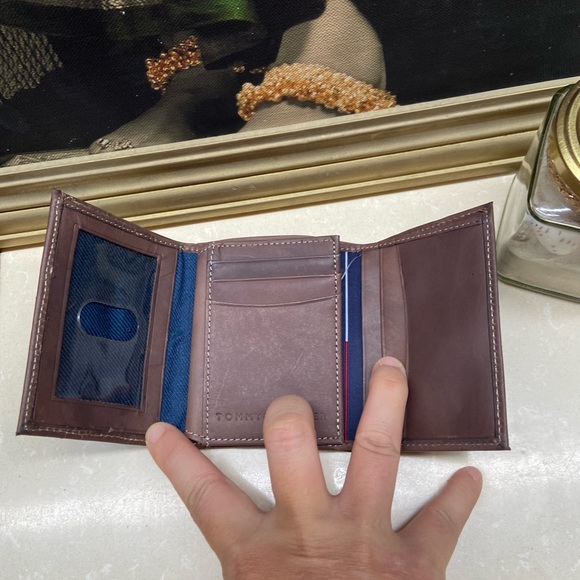 Tommy Hilfiger Leather Wallet.UNISEX - Picture 9 of 12